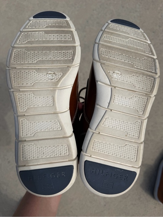 Tommy Hilfiger Men’s Brown Leather Chukka Boots with Signature Stripe Detail main image 4